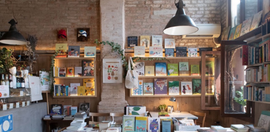 Format innovativi digitali e fisici per la libreria e bistrot di Venezia sullaluna